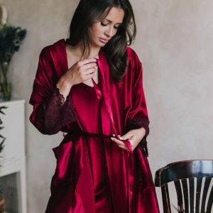 Vīna sarkans zīda halāts ar mežģīnēm